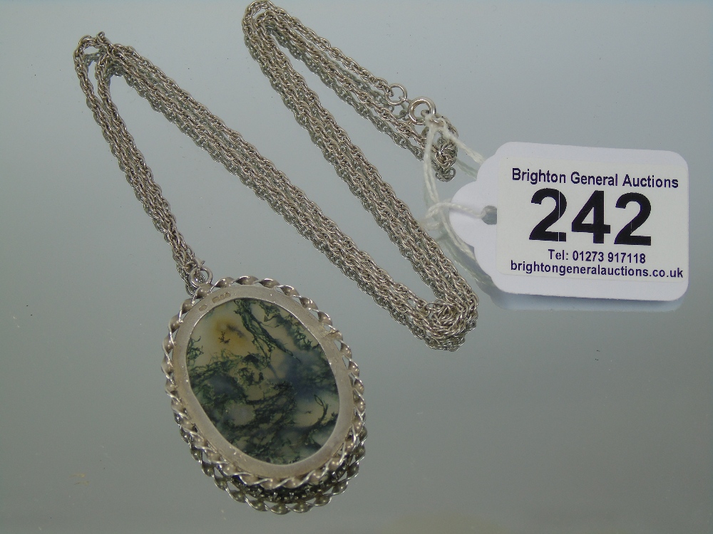 HALL MARKED SILVER AND MOSS AGATE PENDANT WITH STERLING SILVER CHAIN - Image 2 of 3