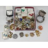 QUANTITY OF COSTUME JEWELLERY