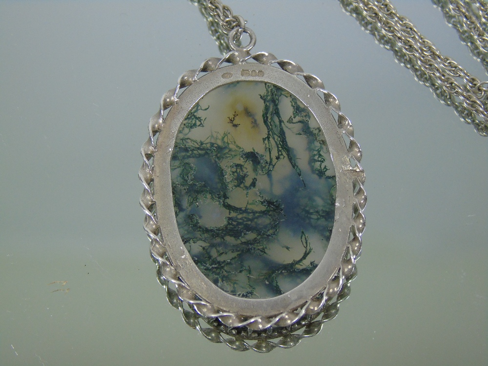 HALL MARKED SILVER AND MOSS AGATE PENDANT WITH STERLING SILVER CHAIN - Image 3 of 3