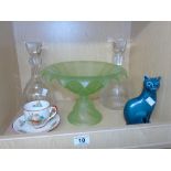 MIXED LOT INCLUDING A POOLE CAT + GLASS DECANTERS