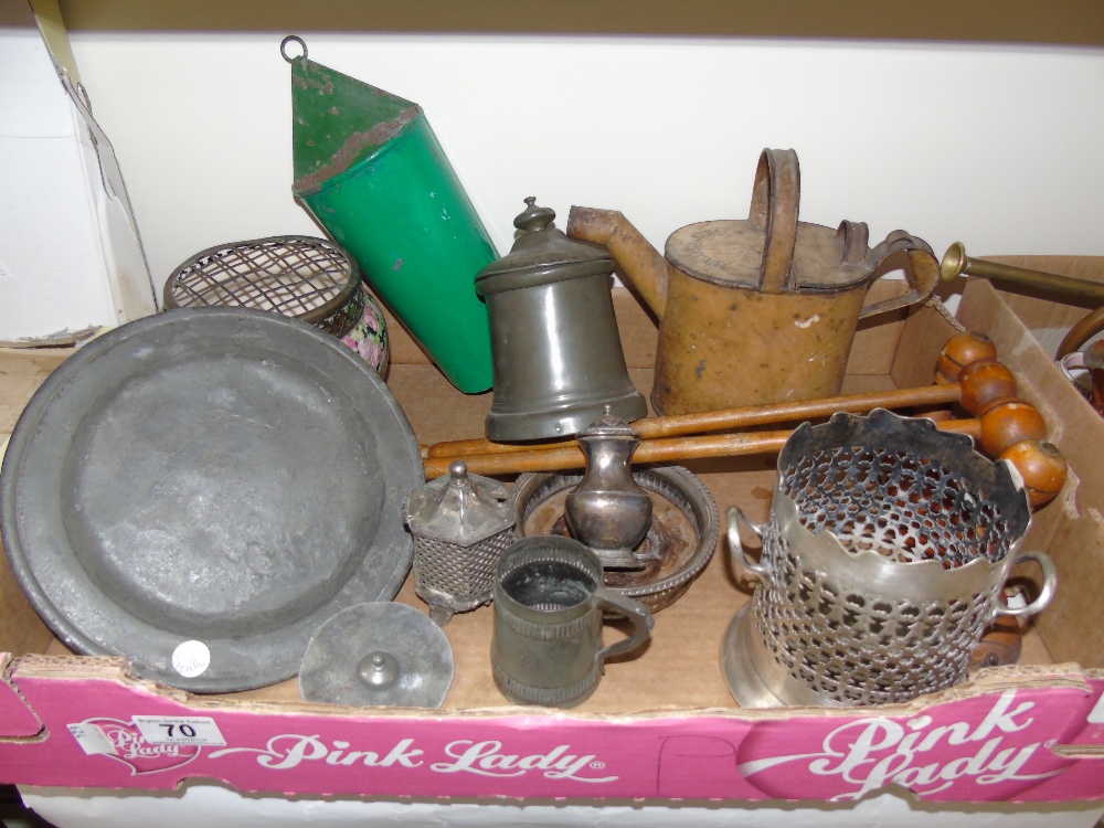 BOX OF MIXED ITEMS INCLUDING ENAMELLED KITCHENALIA - Image 3 of 4