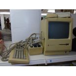 MACINTOSH PLUS VINTAGE COMPUTER & KEYBOARD