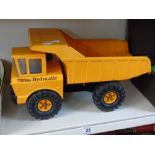 LARGE TONKA HYDRAULIC TRUCK