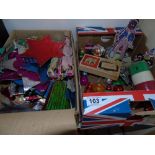 2 BOXES OF VINTAGE PARTY / CHRISTMAS ITEMS