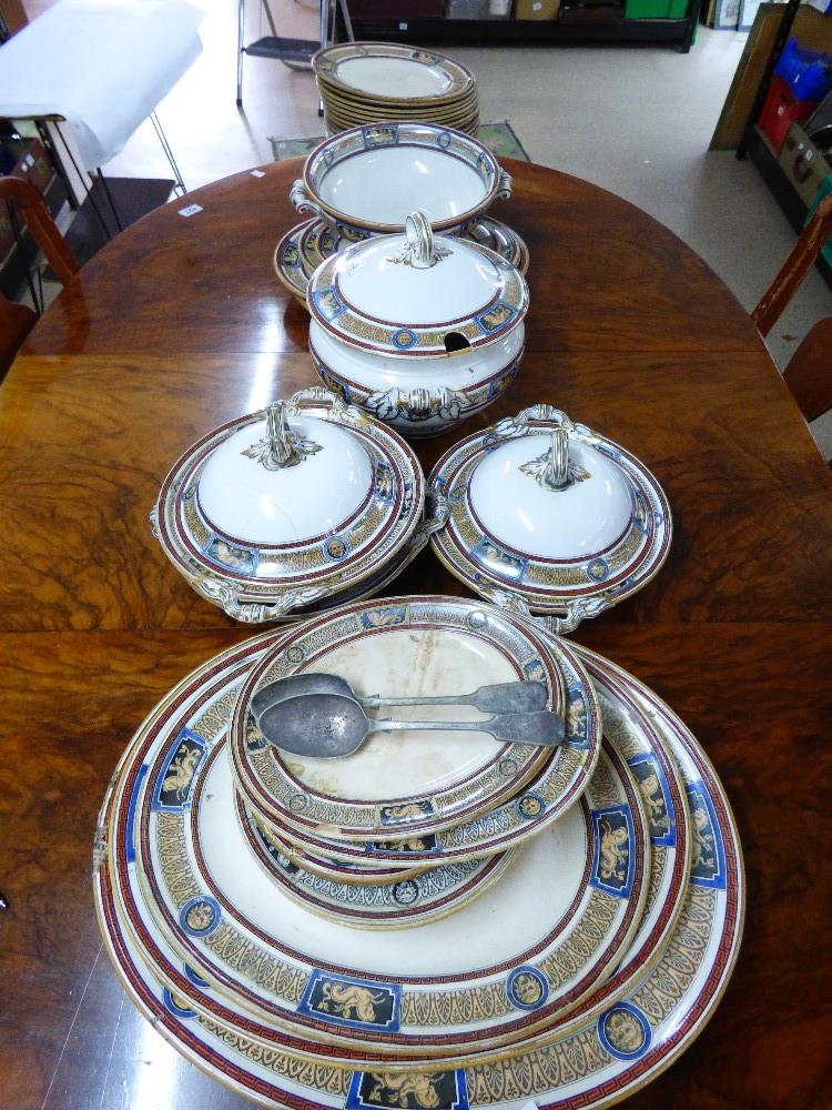 MINTON & CO CHINA, LARGE DINNER SERVICE INCLUDING TUREENS & GRADUATED SERVING PLATES 'ANTIQUE' - Image 3 of 5