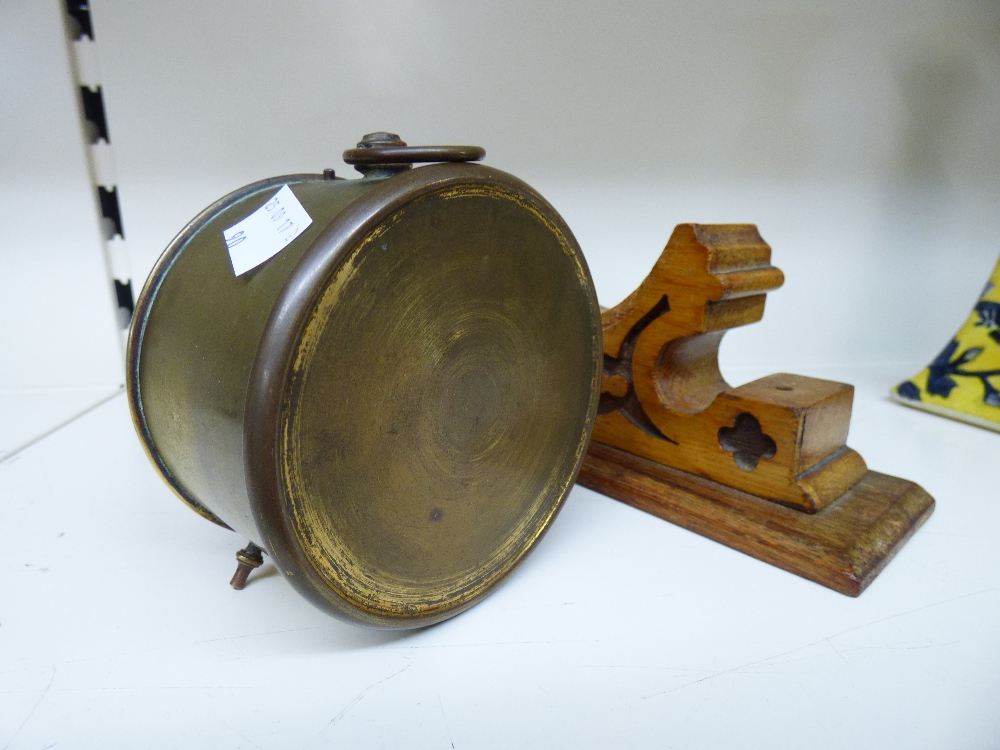 BRASS DRUM CASED CARRIAGE CLOCK MOUNTED ON A LATER OAK BASE - Image 4 of 4