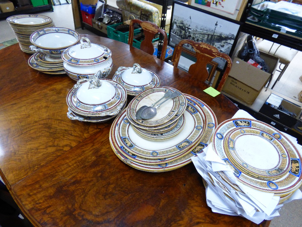 MINTON & CO CHINA, LARGE DINNER SERVICE INCLUDING TUREENS & GRADUATED SERVING PLATES 'ANTIQUE'