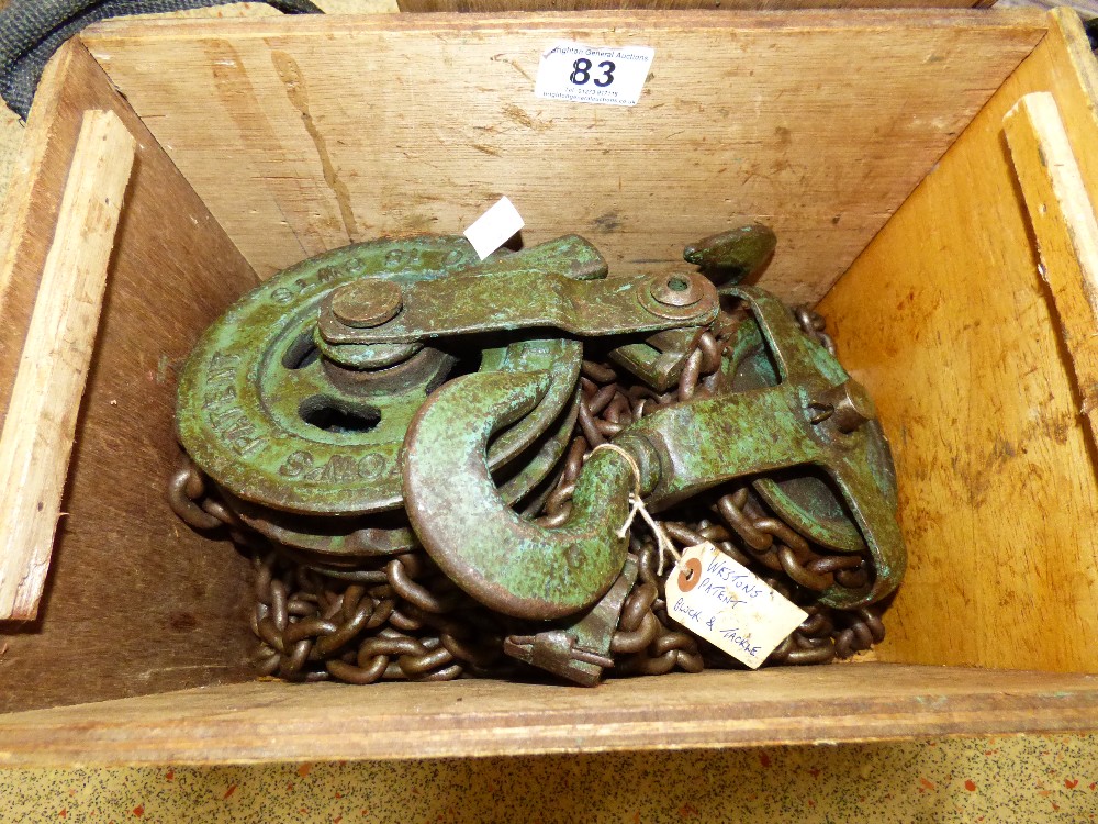 BR RAIL PROPERTY BOX CONTAINING HEAVY DUTY BLOCK AND TACKLE