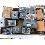 QUANTITY OF VINTAGE CAMERAS INCLUDING KODAK BOX BROWNIES