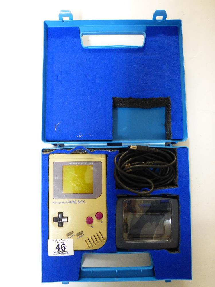 CASED NINTENDO GAMEBOY