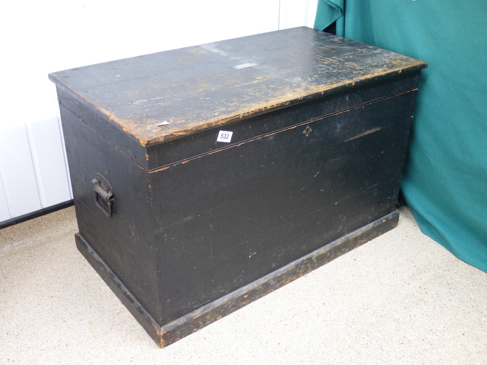 LARGE CARPENTERS TOOL CHEST WITH SLIDING DRAWERS AND A QUANTITY OF TOOLS - Image 2 of 5