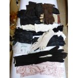 LARGE QUANTITY OF VINTAGE GLOVES INCLUDING LEATHER, DRIVING AND EVENING