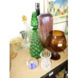QUANTITY OF GLASS ITEMS INCLUDING DECANTERS
