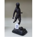 BRONZE ON MARBLE BASE OF STANLEY MATTHEWS 25 CMS