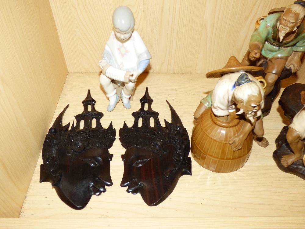 MIXED LOT INCLUDING ORIENTAL FIGURES AND WOODEN FACE PLAQUES - Image 2 of 2