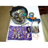 QUANTITY OF COSTUME JEWELLERY