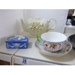 COLLECTION OF CHINA INCLUDING A TEAPOT