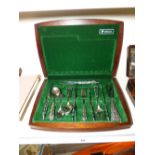 ONEIDA CASED CANTEEN OF CUTLERY