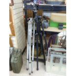 2 METAL TRIPODS