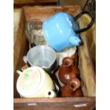 MIXED LOT INCLUDING A WADE TEA POT