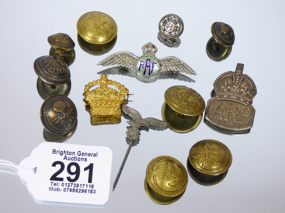 QUANTITY OF MILITARY BUTTONS & BADGES INCLUDING A SILVER RAF SWEETHEART BROOCH & A GERMAN WWII STICK