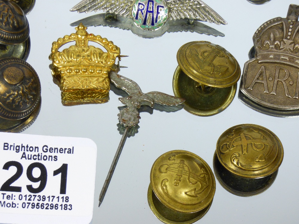 QUANTITY OF MILITARY BUTTONS & BADGES INCLUDING A SILVER RAF SWEETHEART BROOCH & A GERMAN WWII STICK - Image 2 of 3