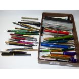 VARIOUS PENS, BALLPOINTS & PENCILS TO INCLUDE PARKER, VALENTINE, SHEAFFER & HALL MARKED