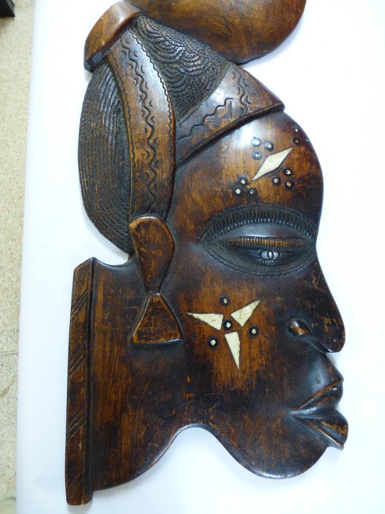 2 WOODEN AFRICAN STYLE WALL PLAQUES - Image 4 of 4