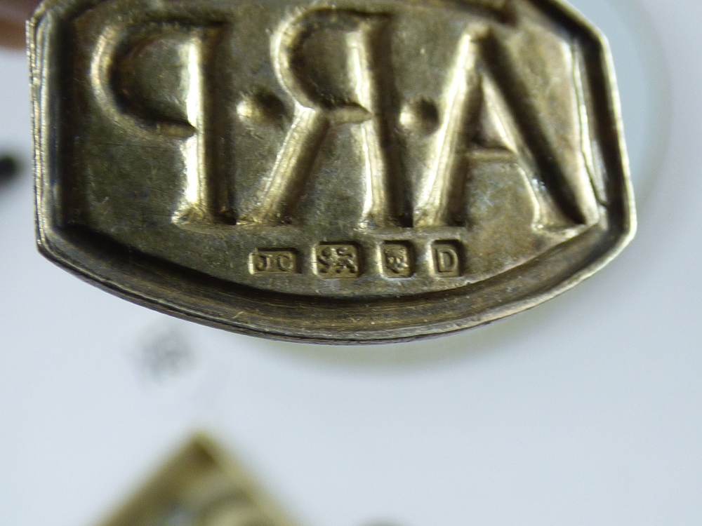 QUANTITY OF MILITARY BUTTONS & BADGES INCLUDING A SILVER RAF SWEETHEART BROOCH & A GERMAN WWII STICK - Image 3 of 3