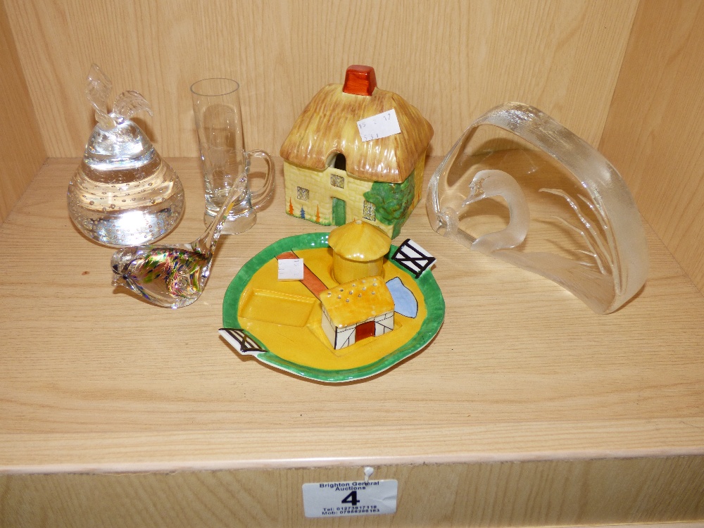 QUANTITY OF GLASS & CERAMIC COLLECTABLES INCLUDING CARLTONWARE