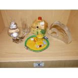 QUANTITY OF GLASS & CERAMIC COLLECTABLES INCLUDING CARLTONWARE