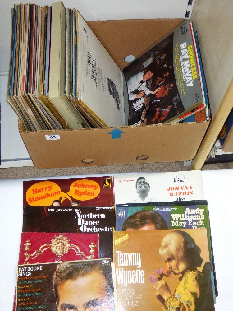 QUANTITY OF VINYL ALBUMS INCLUDING DEAN MARTIN