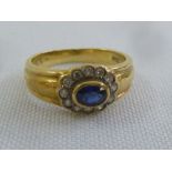 18ct gold sapphire and diamond cluster ring, approx 3.4g