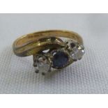 9ct gold three stone crossover ring, approx total weight 2.0g