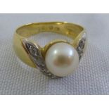 18ct yellow gold pearl and Cubic Zirconia ring, approx total weight 4.4g