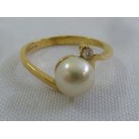18ct yellow gold pearl and diamond crossover ring, approx total weight 3.2g