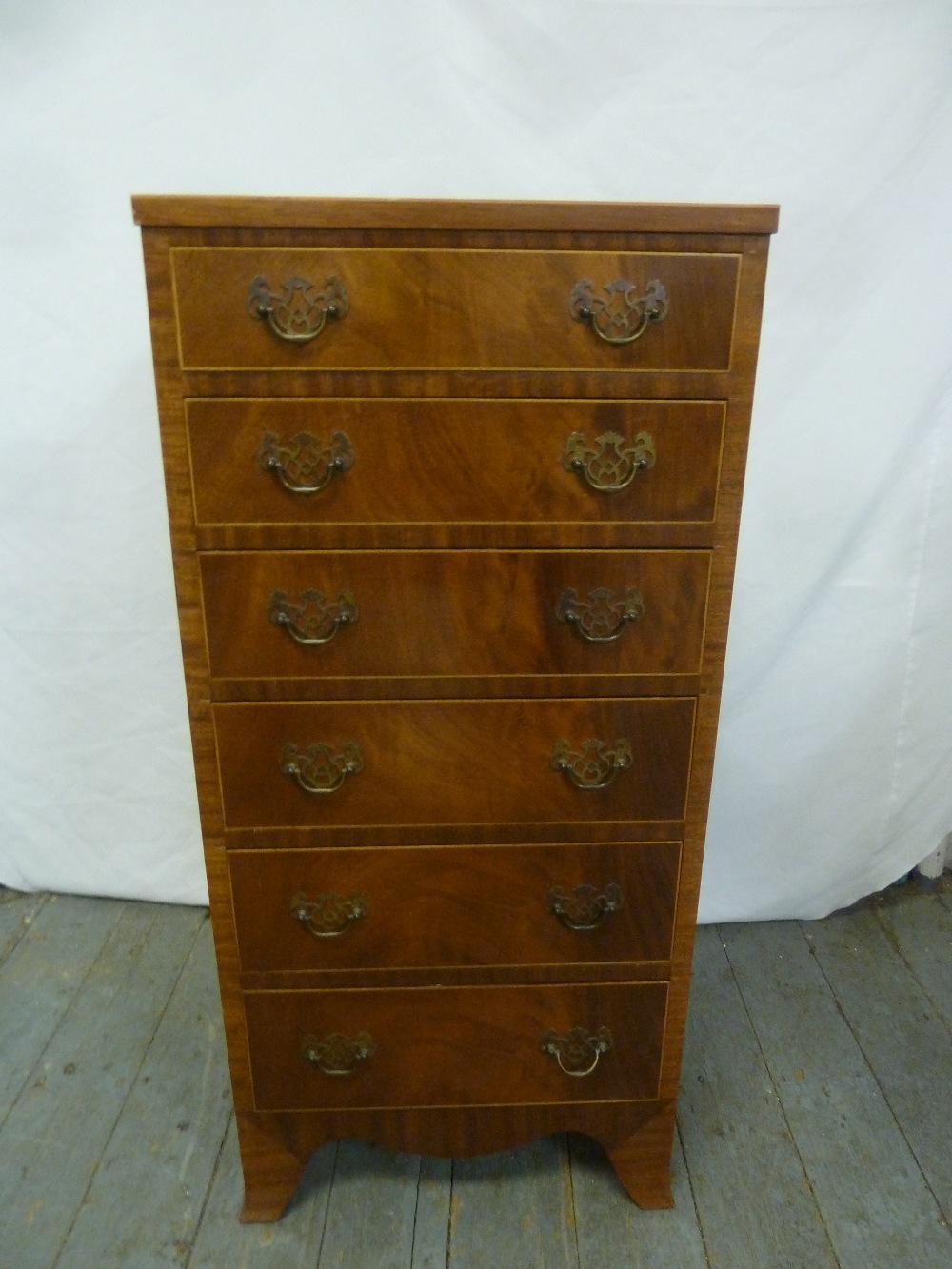 An Edwardian rectangular mahogany six drawer chest of drawers on four bracket feet