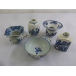 A quantity of blue and white porcelain (5)