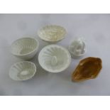 A quantity of antique jelly moulds of various forms and sizes (6)