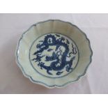 Chinese Xuande blue and white bowl with scalloped edge and dragon decorations