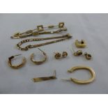 A quantity of gold jewellery in need of repair, approx total weight 28.6g