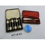 A cased set of six silver teaspoons, a cased shoehorn and two button hooks with silver handles,