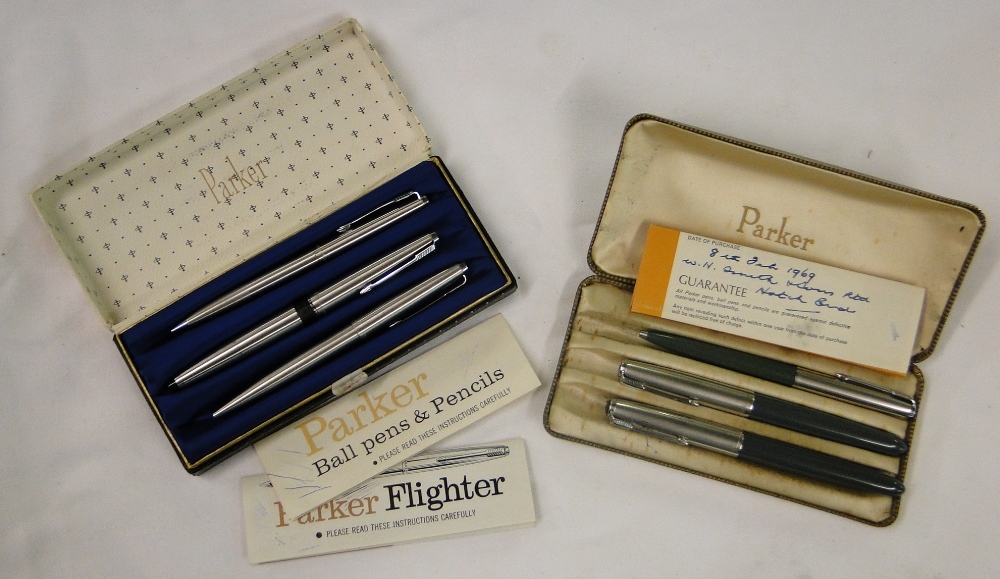 A boxed Parker pen & pencil set,