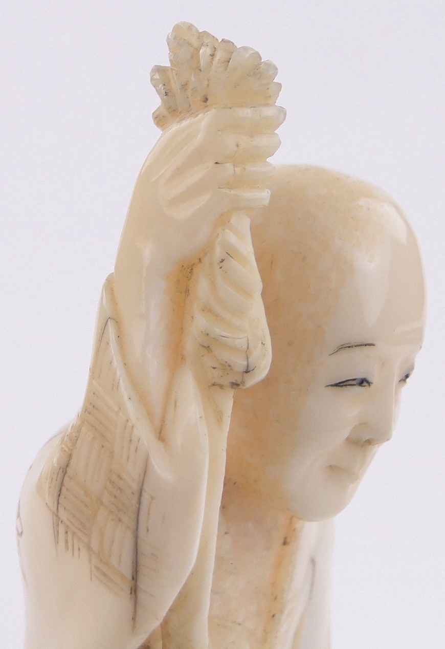 A 19th century Chinese carved ivory figure of a fisherman, signed under base, height 9". - Bild 7 aus 7