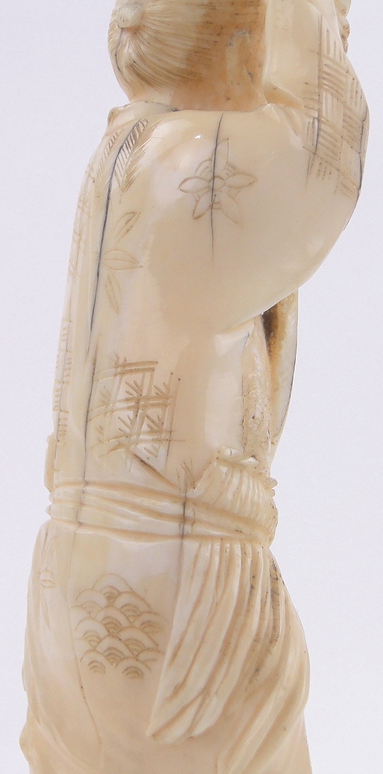 A 19th century Chinese carved ivory figure of a fisherman, signed under base, height 9". - Bild 5 aus 7