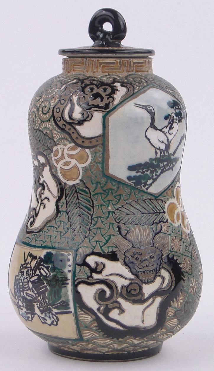 An Oriental double gourd vase and cover of small size, with painted panels on geometric ground, - Bild 2 aus 3