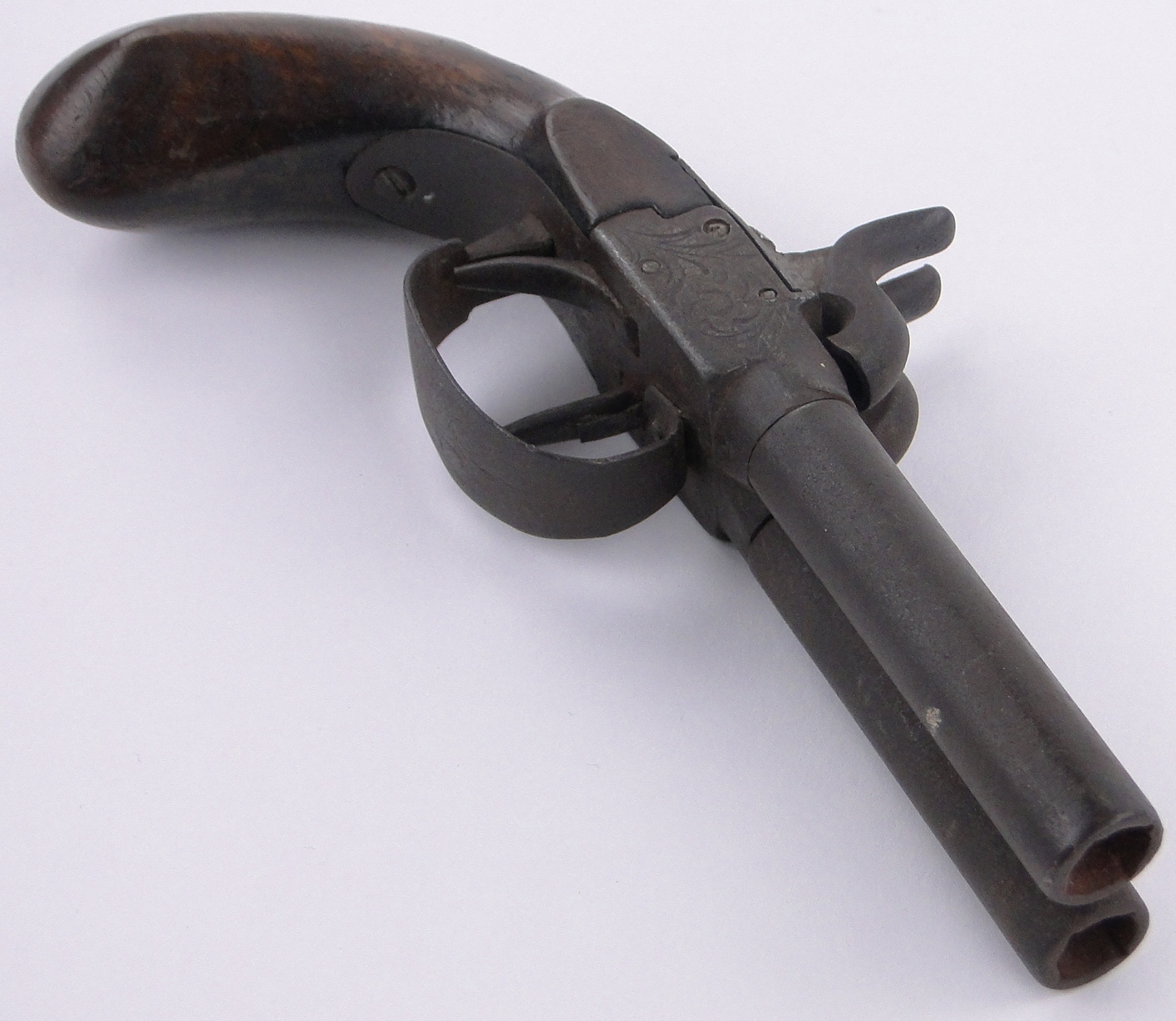 An early 19th century double barrel percussion pistol, - Bild 2 aus 3