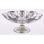 A silver tazza of lobed form, with pierced fretwork surround, Sheffield 1932, width 15cm.