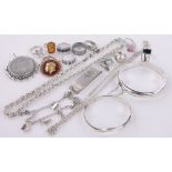 Quantity of silver jewellery.