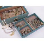 Box of Victorian and later jewellery.